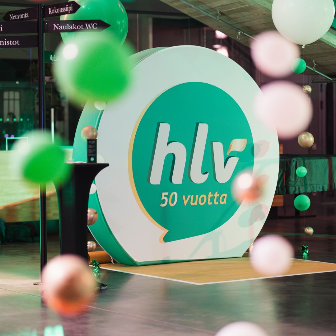 HLV:n valokuvausseinä 50-vuotis iltajuhlassa Hyvinkään kaupungintalolla
