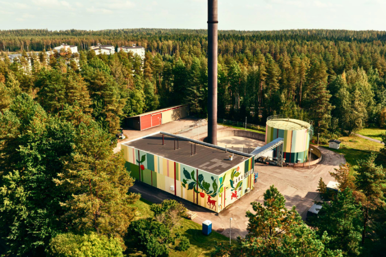 Hyvinkään Lämpövoiman Suokadun lämpökeskus sai uuden ilmeen upeasta taideteoksesta