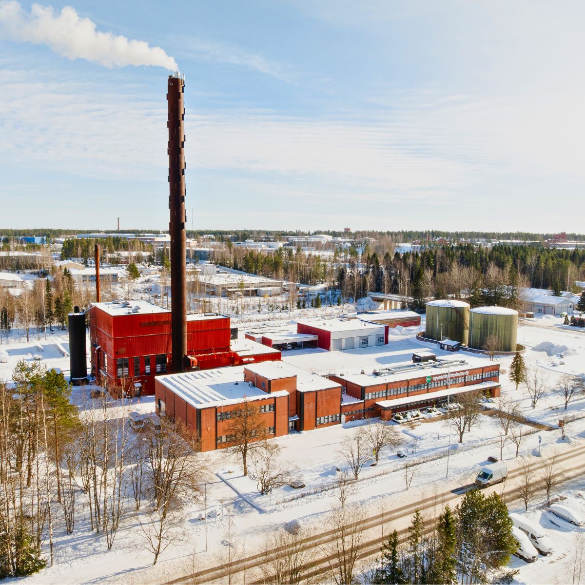 Hyvinkään Lämpövoiman Sahanmäen lämpökeskus talvella 2026