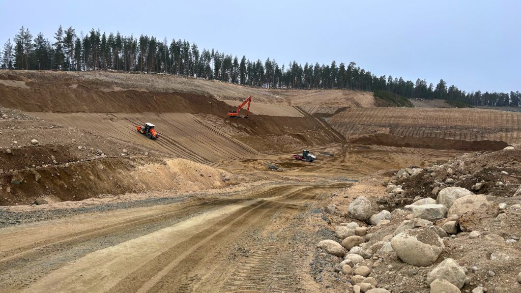 Ilmakuva Hyvinkään Kulomäen lämpövaraston rakennustöistä keväällä 2026