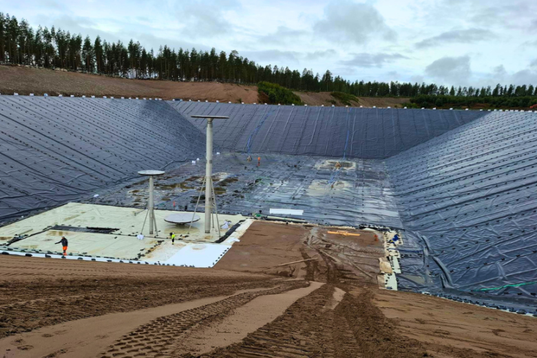 Hyvinkään Kulomäen lämpövaraston altaan penkereet ovat valmistuneet syyskuussa 2026